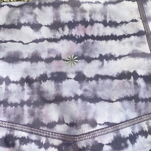 Athleta Elation Printed Capri in Tahiti Dusk Purple Size Small - Picture 6 of 7